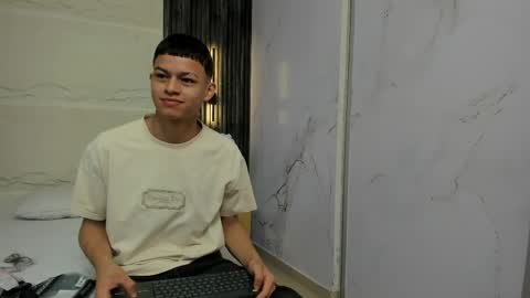   online show from 04/19/26, 03:06