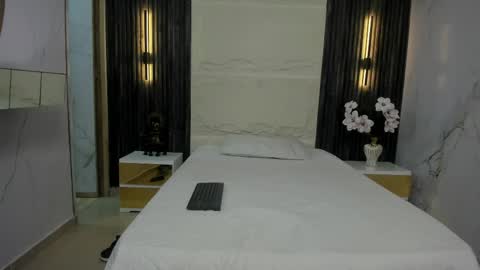   online show from 04/22/26, 02:25