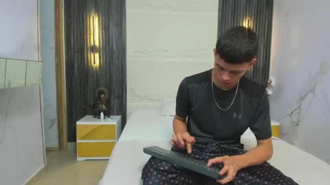   online show from 04/24/26, 02:03