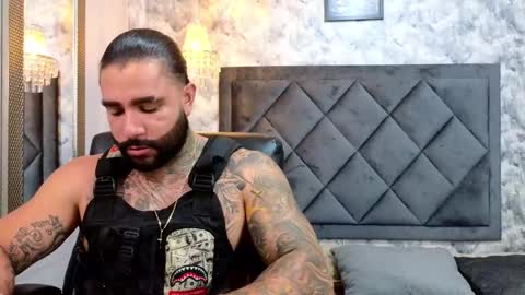 Snapshot of apolo_rousse chatting on 09/16/25, 11:06 Apolo online show from 09/16/25, 11:06