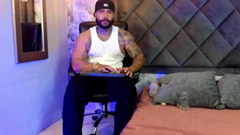 Snapshot of apolo_rousse chatting on 09/17/25, 09:49 Apolo online show from 09/17/25, 09:49