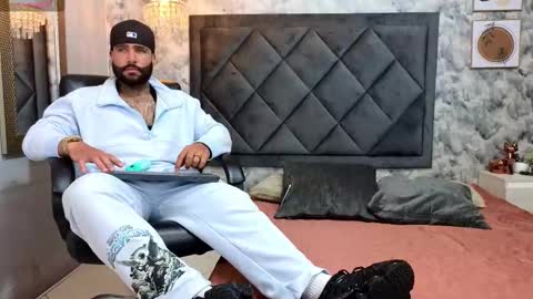 Snapshot of apolo_rousse chatting on 09/18/25, 09:50 Apolo online show from 09/18/25, 09:50