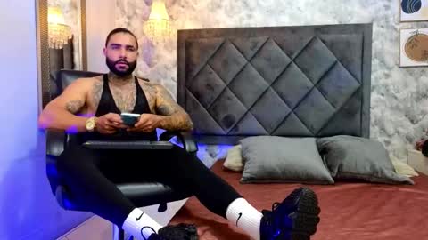 Snapshot of apolo_rousse chatting on 09/19/25, 11:38 Apolo online show from 09/19/25, 11:38