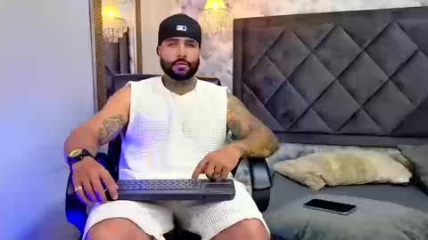 Snapshot of apolo_rousse chatting on 09/20/25, 11:17 Apolo online show from 09/20/25, 11:17