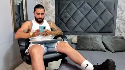 Snapshot of apolo_rousse chatting on 09/21/25, 09:38 Apolo online show from 09/21/25, 09:38