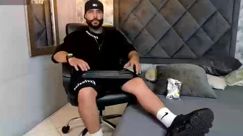 Snapshot of apolo_rousse chatting on 09/22/25, 08:44 Apolo online show from 09/22/25, 08:44