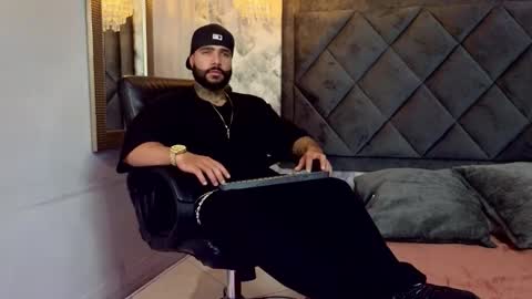 Snapshot of apolo_rousse chatting on 09/23/25, 09:18 Apolo online show from 09/23/25, 09:18