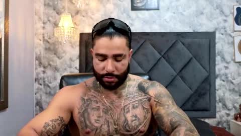 Snapshot of apolo_rousse chatting on 09/26/25, 09:19 Apolo online show from 09/26/25, 09:19