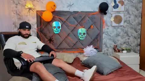 Snapshot of apolo_rousse chatting on 10/13/25, 11:16 Apolo online show from 10/13/25, 11:16