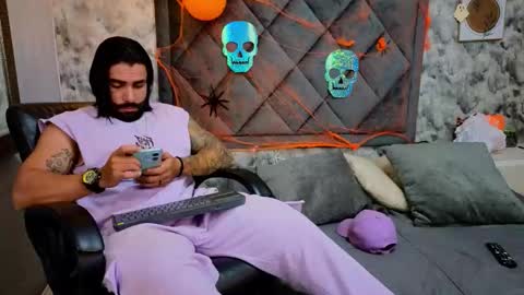 Snapshot of apolo_rousse chatting on 10/15/25, 11:27 Apolo online show from 10/15/25, 11:27