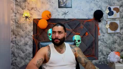 Snapshot of apolo_rousse chatting on 10/17/25, 10:45 Apolo online show from 10/17/25, 10:45