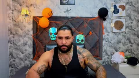 Snapshot of apolo_rousse chatting on 10/19/25, 08:42 Apolo online show from 10/19/25, 08:42