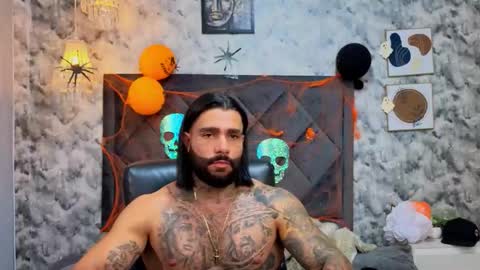 Snapshot of apolo_rousse chatting on 10/21/25, 11:27 Apolo online show from 10/21/25, 11:27