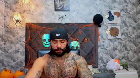 Snapshot of apolo_rousse chatting on 10/23/25, 10:52 Apolo online show from 10/23/25, 10:52