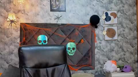 Snapshot of apolo_rousse chatting on 10/25/25, 01:13 Apolo online show from 10/25/25, 01:13