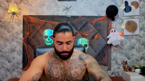 Snapshot of apolo_rousse chatting on 10/28/25, 12:47 Apolo online show from 10/28/25, 12:47