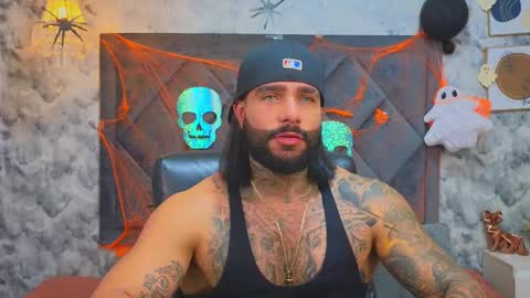 Snapshot of apolo_rousse chatting on 10/28/25, 11:29 Apolo online show from 10/28/25, 11:29