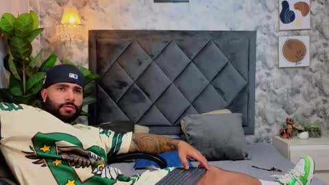 Snapshot of apolo_rousse chatting on 11/08/25, 10:19 Apolo online show from 11/08/25, 10:19