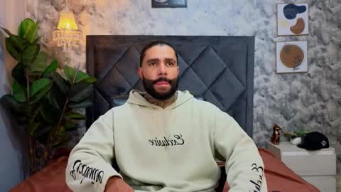 Snapshot of apolo_rousse chatting on 11/14/25, 09:24 Apolo online show from 11/14/25, 09:24