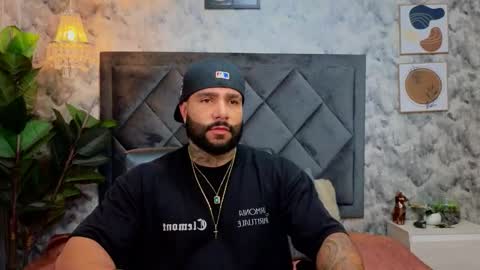 Snapshot of apolo_rousse chatting on 11/18/25, 08:24 Apolo online show from 11/18/25, 08:24