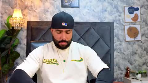 Snapshot of apolo_rousse chatting on 11/21/25, 08:40 Apolo online show from 11/21/25, 08:40