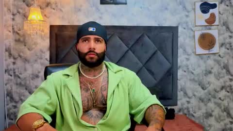 Snapshot of apolo_rousse chatting on 11/22/25, 11:04 Apolo online show from 11/22/25, 11:04