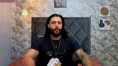 Snapshot of apolo_rousse chatting on 11/27/25, 09:28 Apolo online show from 11/27/25, 09:28