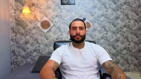 Snapshot of apolo_rousse chatting on 12/15/25, 09:30 Apolo online show from 12/15/25, 09:30