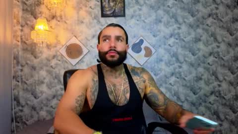 Snapshot of apolo_rousse chatting on 12/17/25, 09:32 Apolo online show from 12/17/25, 09:32