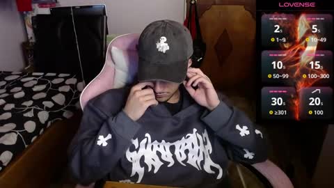 Snapshot of apolo_s chatting on 06/02/26, 03:41 Andres online show from 06/02/26, 03:41