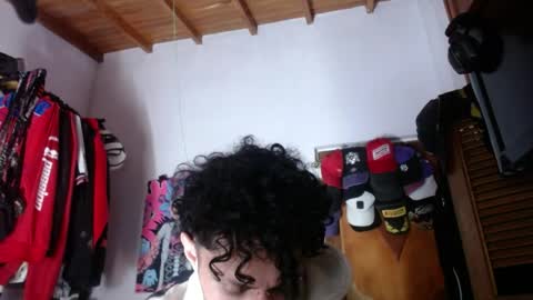 Snapshot of apolo_s chatting on 06/10/26, 05:39 Andres online show from 06/10/26, 05:39