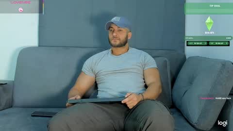 Snapshot of apolo_strange chatting on 10/29/25, 10:33 apolo_strange online show from 10/29/25, 10:33