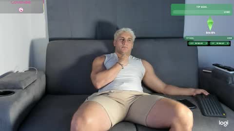 Snapshot of apolo_strange chatting on 11/24/25, 09:36 apolo_strange online show from 11/24/25, 09:36