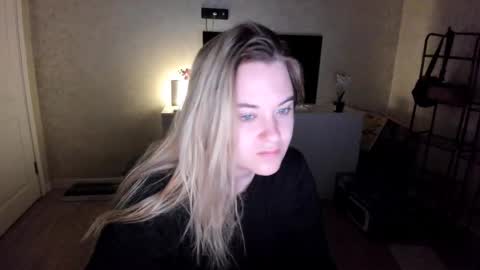 appleyummybuns online show from 11/15/25, 04:43