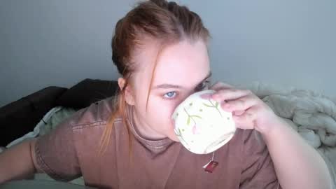 Snapshot of appleyummybuns chatting on 06/06/26, 11:37 appleyummybuns online show from 06/06/26, 11:37