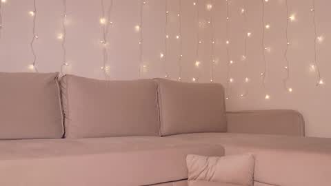 Snapshot of appr0ved_ chatting on 02/15/26, 03:31 REYNA next stream is 11h of Feb online show from 02/15/26, 03:31