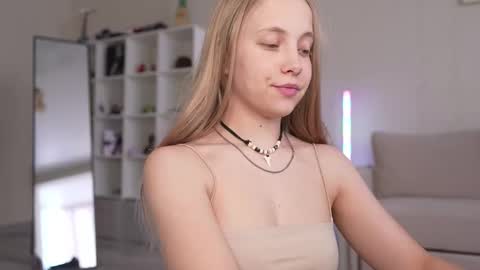 Snapshot of appr0ved_ chatting on 02/24/26, 07:28 REYNA next stream is 11h of Feb online show from 02/24/26, 07:28