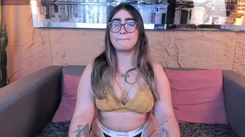 Snapshot of appril_foxx chatting on 09/30/25, 03:39 apprilfoxx online show from 09/30/25, 03:39