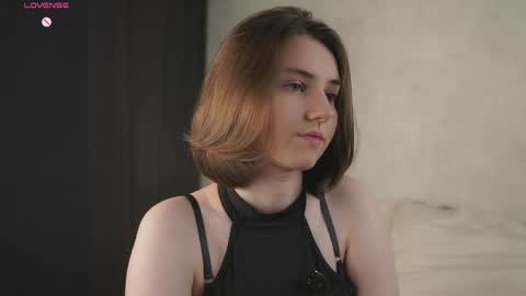 Snapshot of approche_toi_petite chatting on 05/19/26, 02:01 Meghan online show from 05/19/26, 02:01