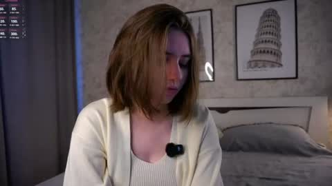 Snapshot of approche_toi_petite chatting on 06/18/26, 03:51 Meghan online show from 06/18/26, 03:51