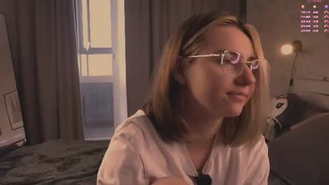 Snapshot of approche_toi_petite chatting on 08/01/26, 03:06 Meghan online show from 08/01/26, 03:06