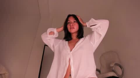 Snapshot of aprettyy chatting on 06/04/26, 01:17 Anny online show from 06/04/26, 01:17