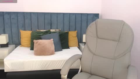 April Bunny online show from 12/17/25, 08:04