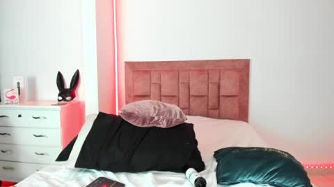 Snapshot of april_collinsxx chatting on 05/15/26, 10:50 april collinsxx online show from 05/15/26, 10:50