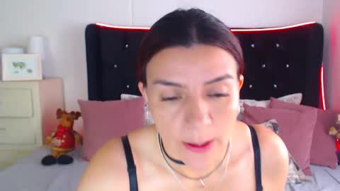 Snapshot of april_harrys chatting on 12/20/25, 05:31 April online show from 12/20/25, 05:31