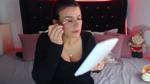 Snapshot of april_harrys chatting on 12/22/25, 12:35 April online show from 12/22/25, 12:35