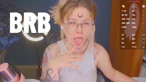 Snapshot of april_hentaigirl chatting on 12/10/24, 02:06    my special content  online show from 12/10/24, 02:06