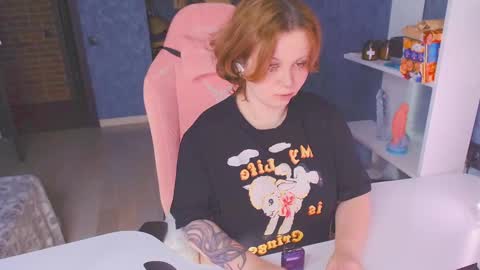 Snapshot of april_hentaigirl chatting on 10/27/25, 06:39    my special content  online show from 10/27/25, 06:39