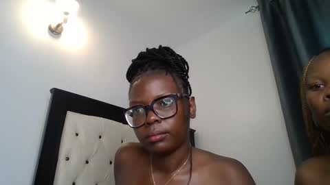 Snapshot of april_scovia chatting on 11/30/25, 01:26 April online show from 11/30/25, 01:26