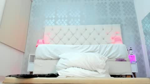 Snapshot of aprilbonnie chatting on 12/27/24, 02:14 3pm to 930 pm colombia online show from 12/27/24, 02:14